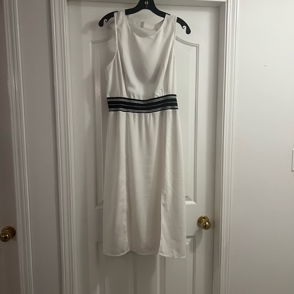 White dress Midi - Picture 2 of 4